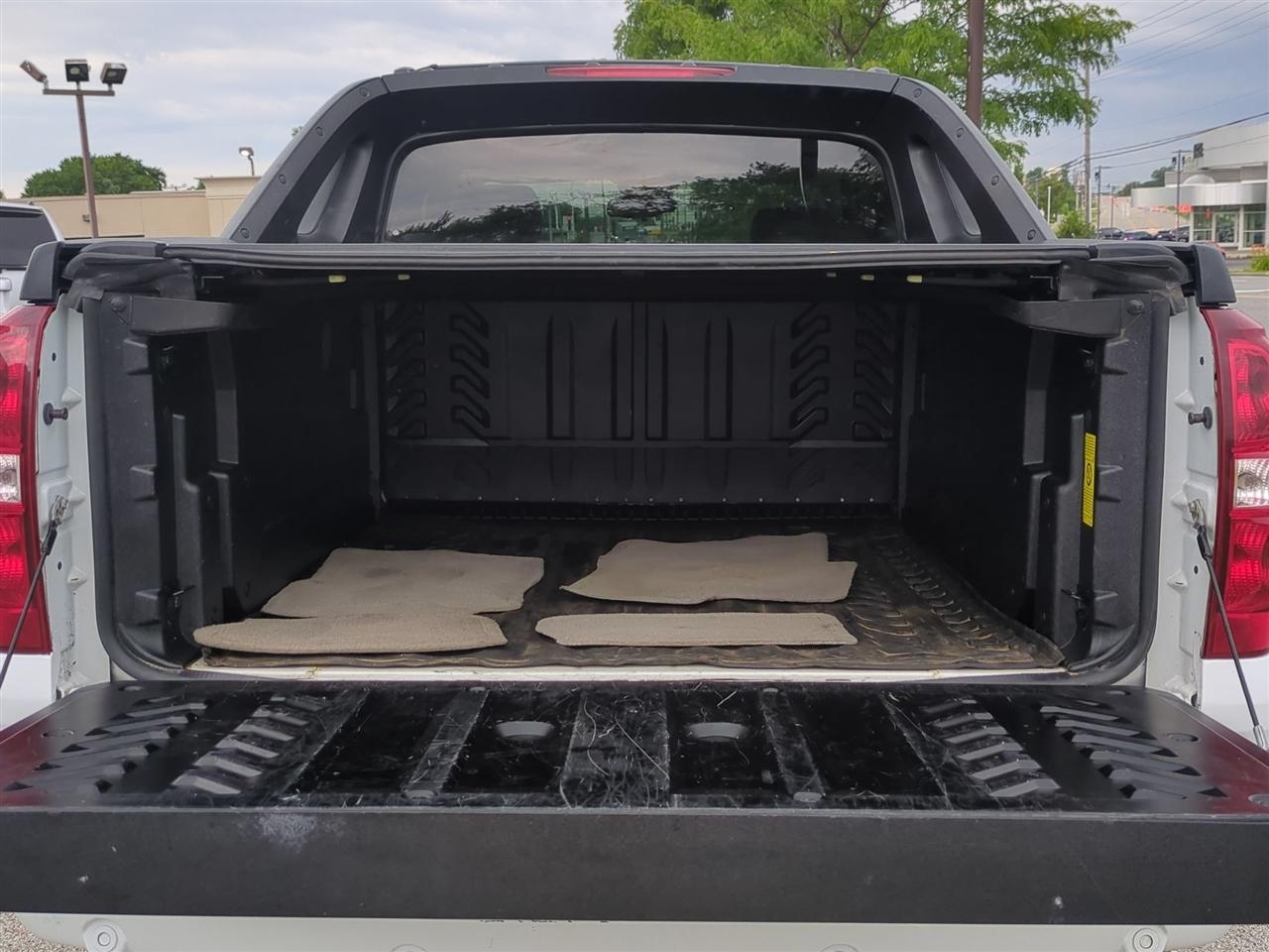 Chevrolet Avalanche LT 4WD 2011