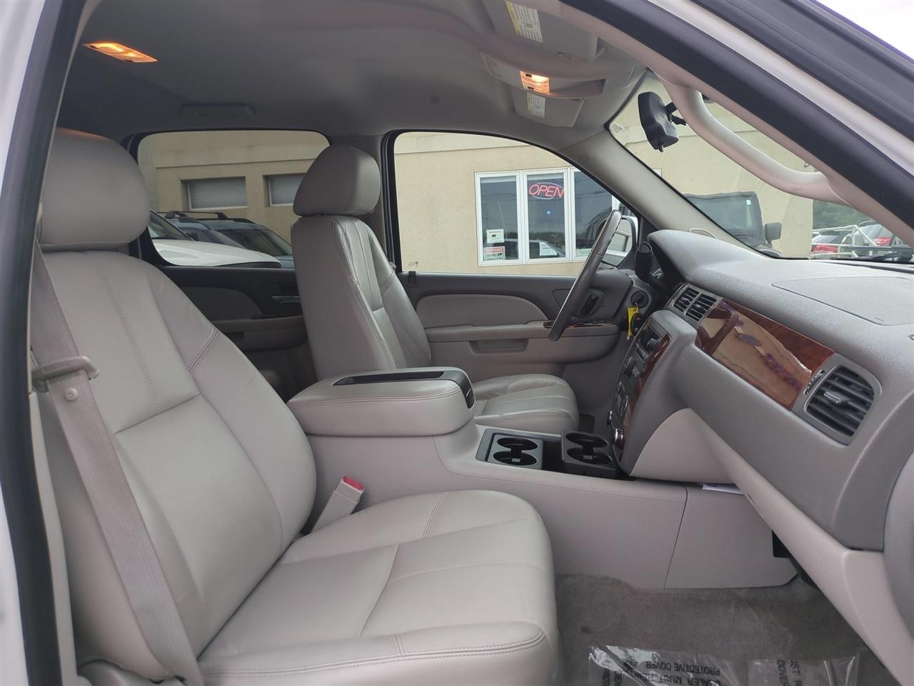 Chevrolet Avalanche LT 4WD 2011