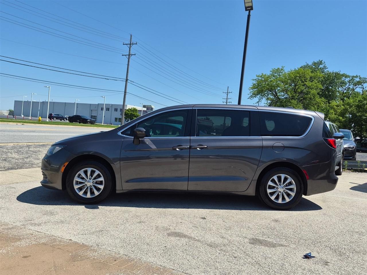 Chrysler Pacifica Touring 2017