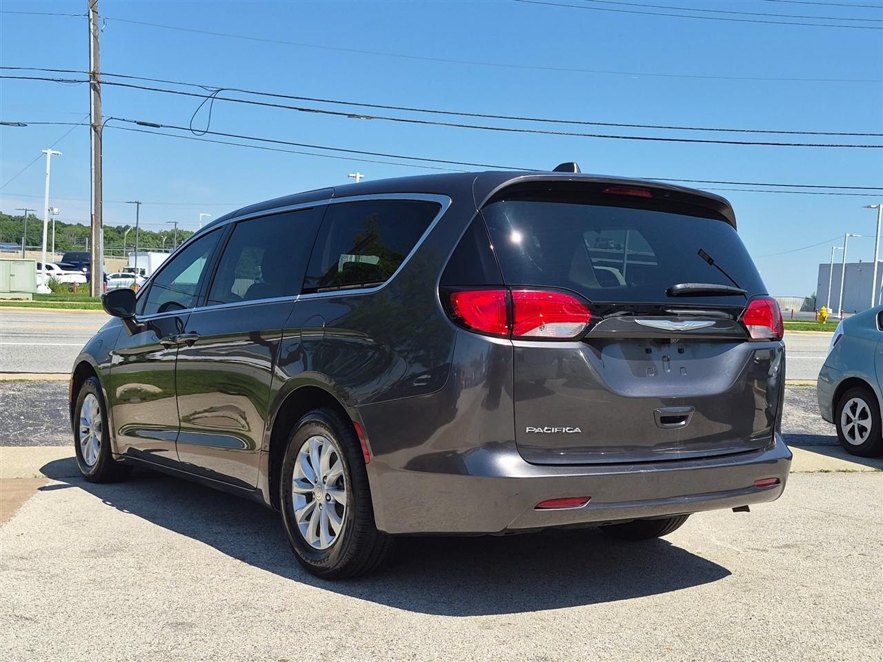 Chrysler Pacifica Touring 2017