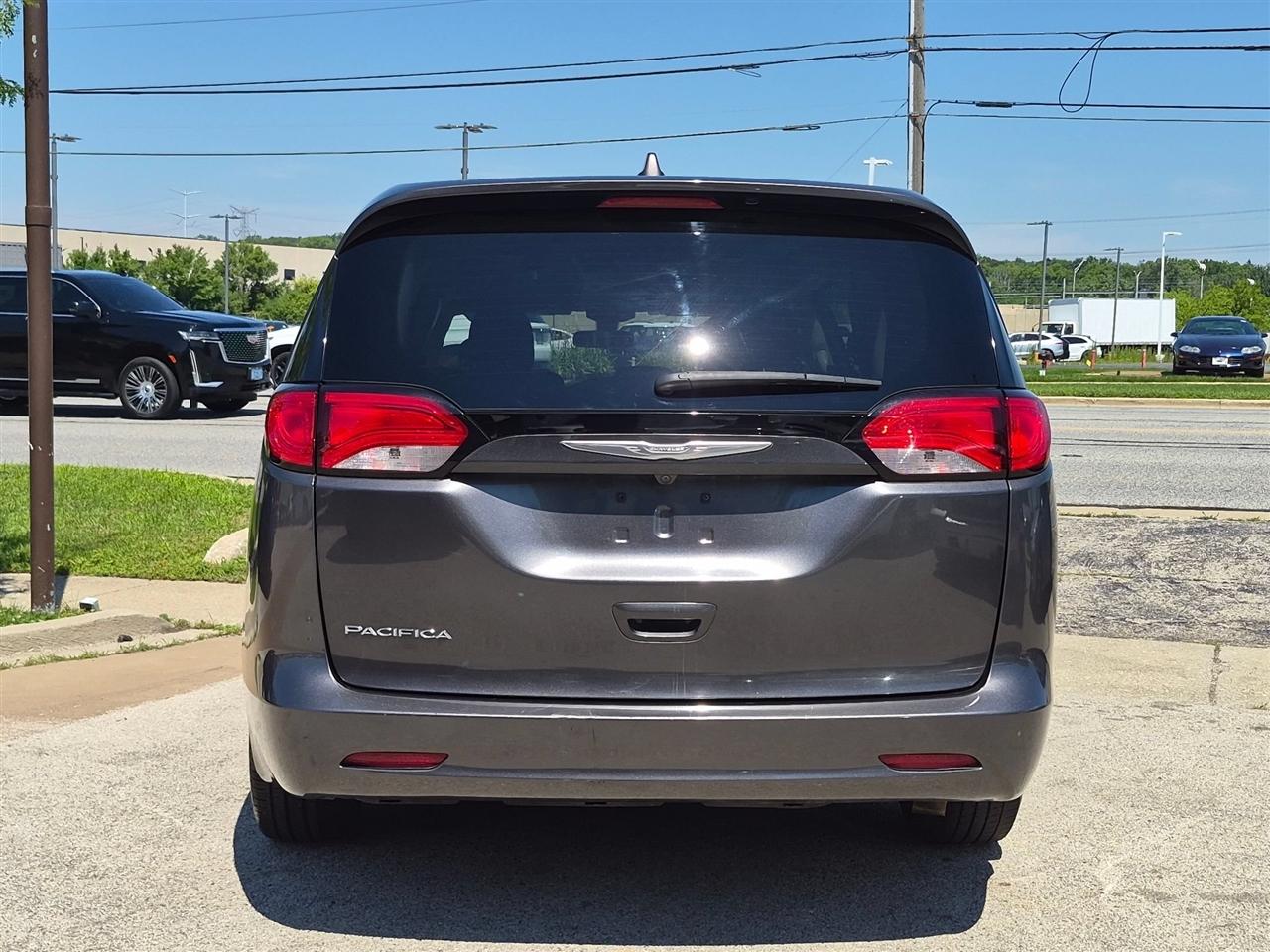 Chrysler Pacifica Touring 2017