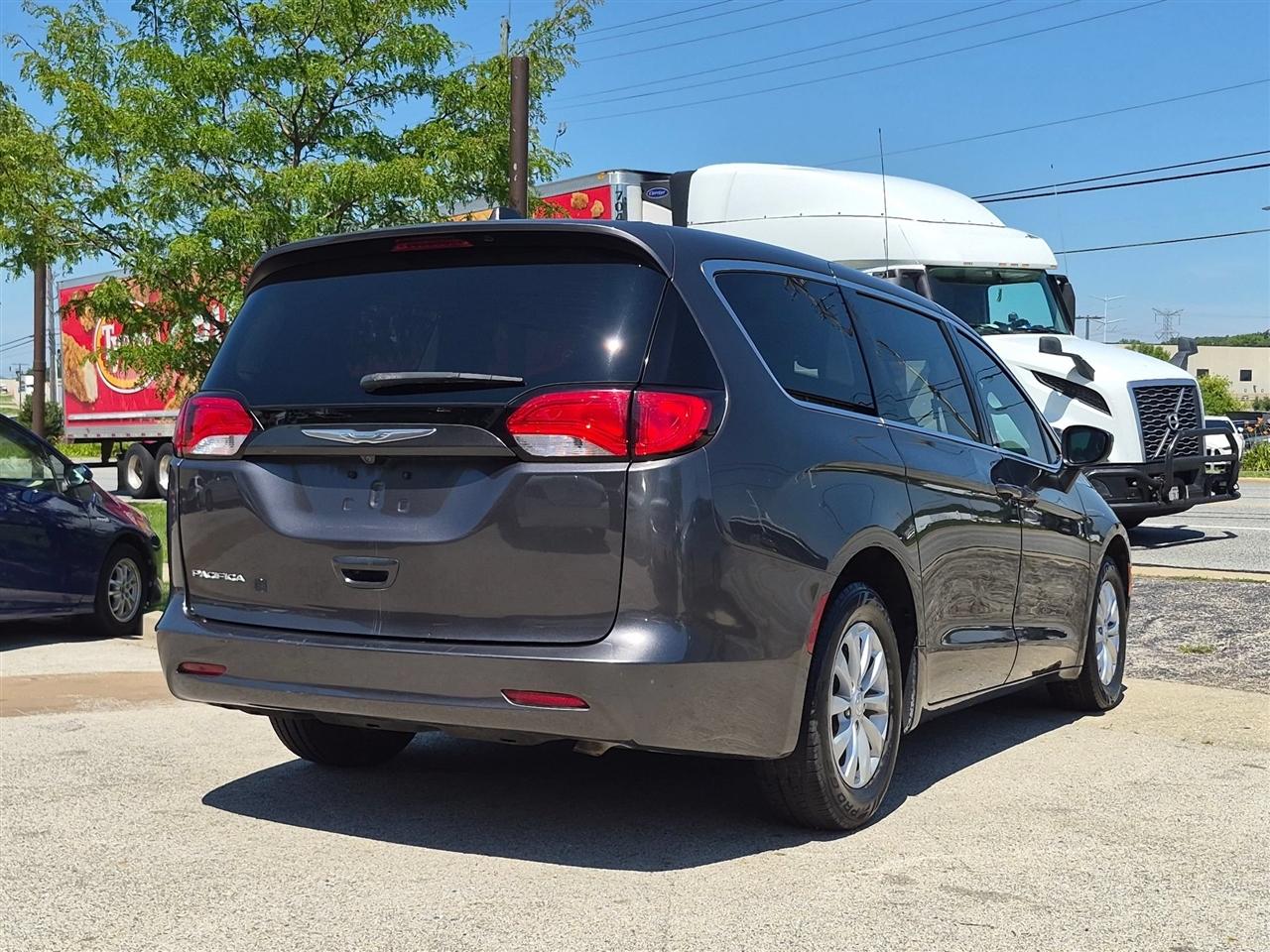 Chrysler Pacifica Touring 2017