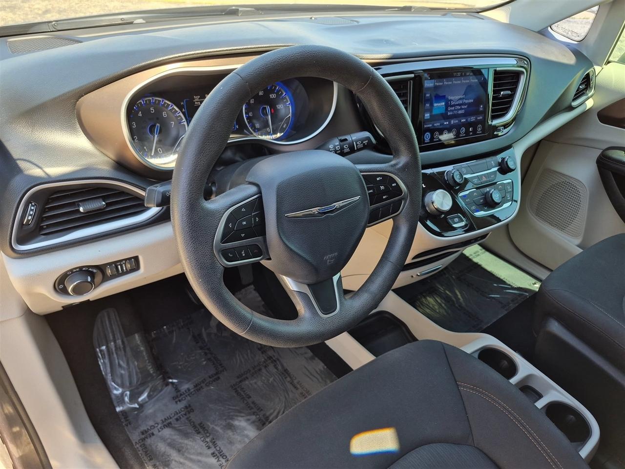Chrysler Pacifica Touring 2017
