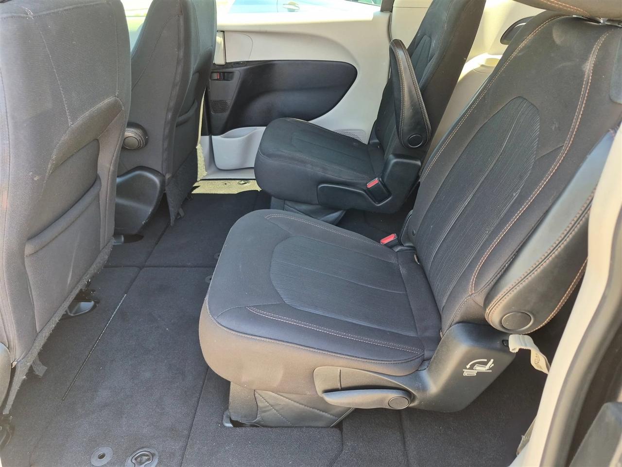 Chrysler Pacifica Touring 2017