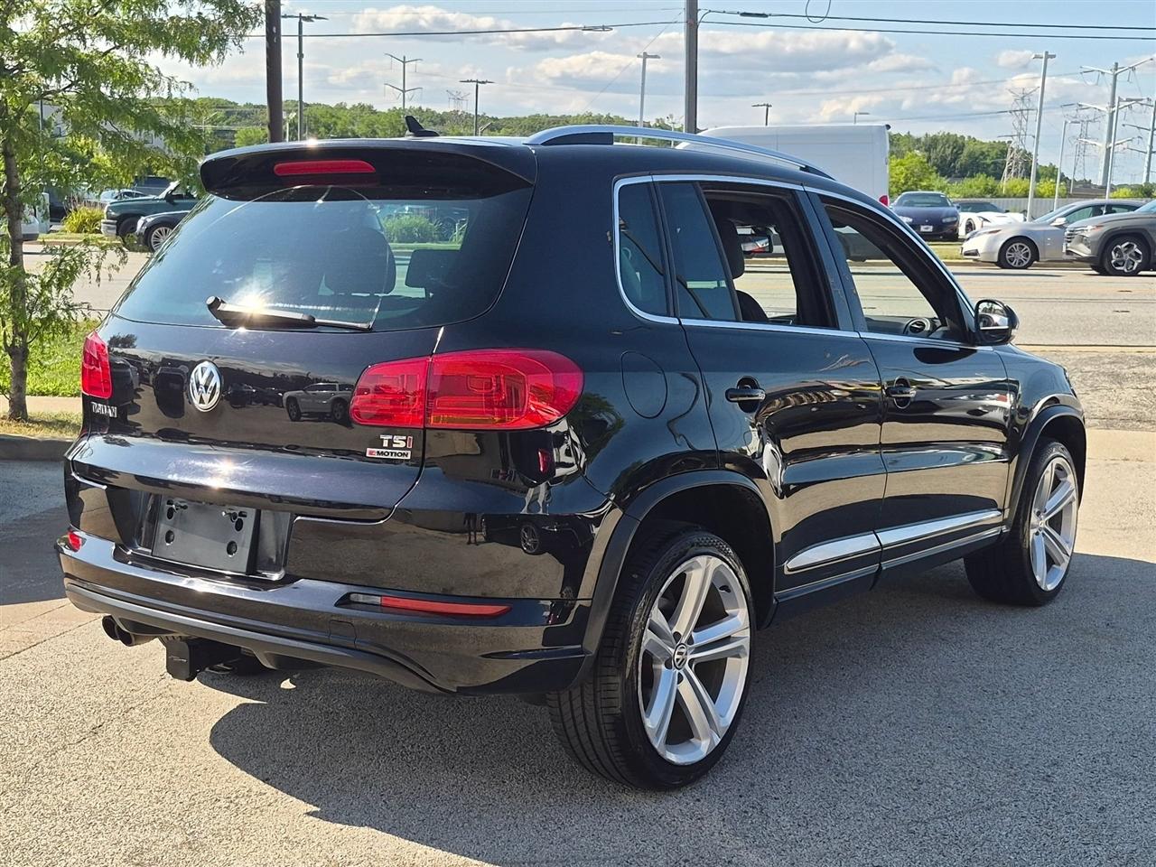 Volkswagen Tiguan SE R-Line Black 4D SUV 4Motion 2016