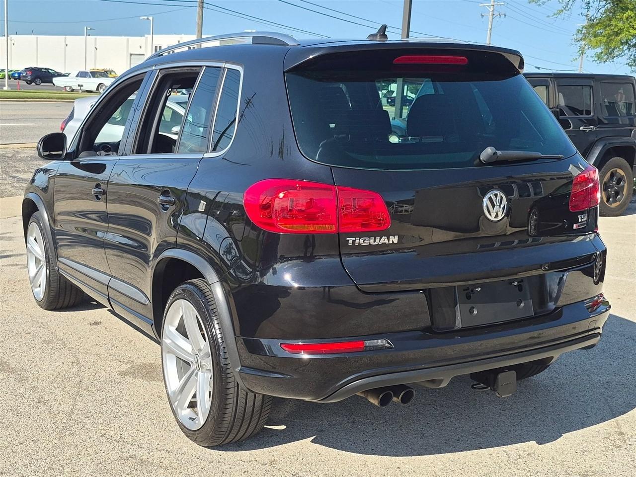 Volkswagen Tiguan SE R-Line Black 4D SUV 4Motion 2016