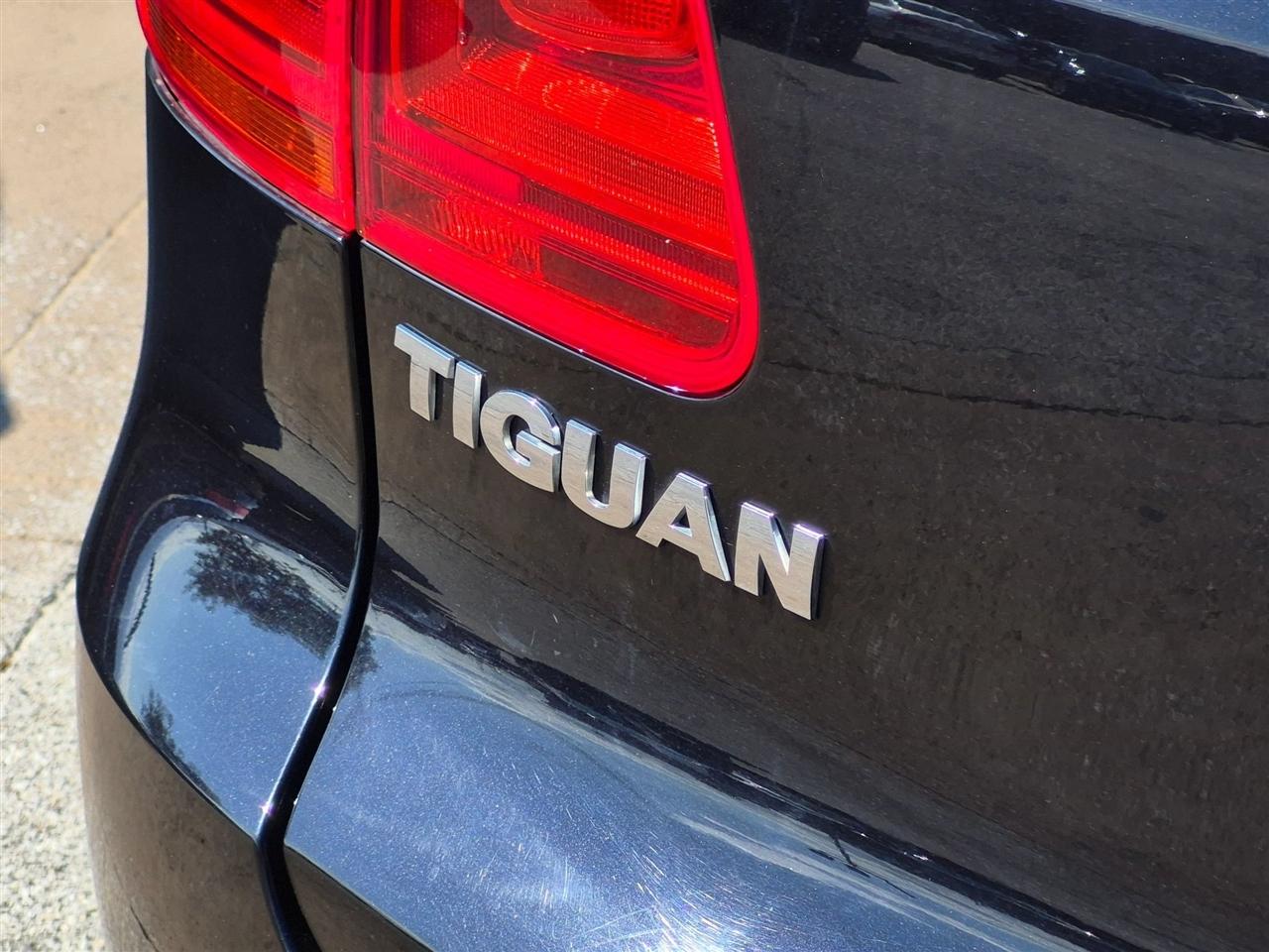 Volkswagen Tiguan SE R-Line Black 4D SUV 4Motion 2016