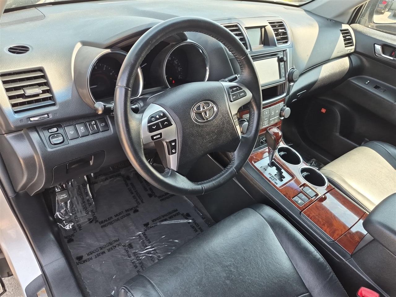 Toyota Highlander Limited AWD V6 2013