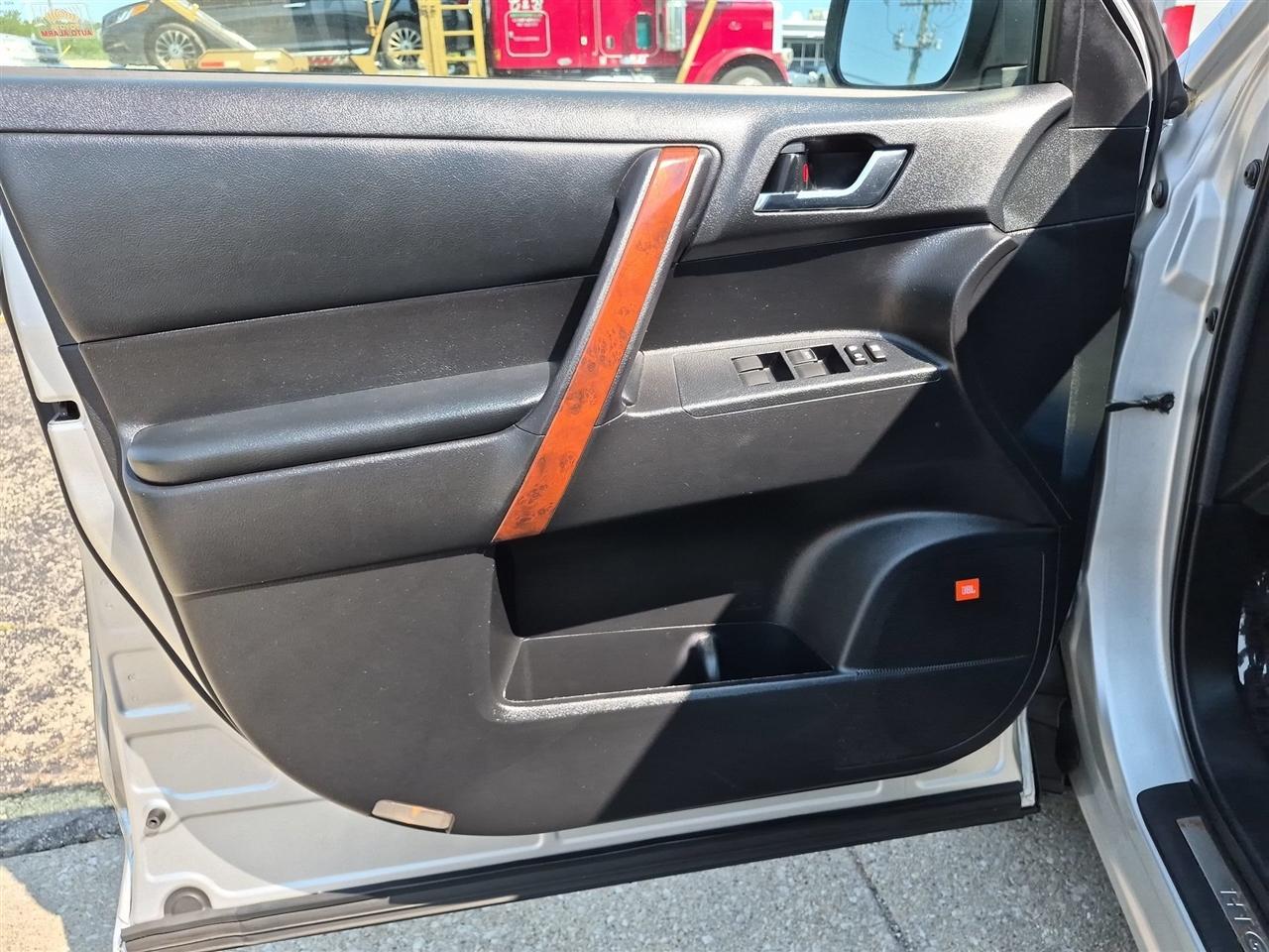 Toyota Highlander Limited AWD V6 2013