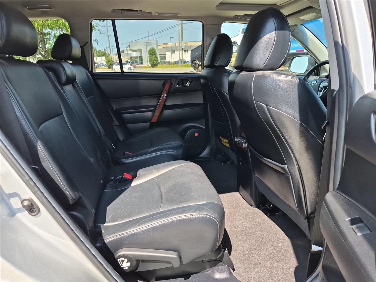 Toyota Highlander Limited AWD V6 2013