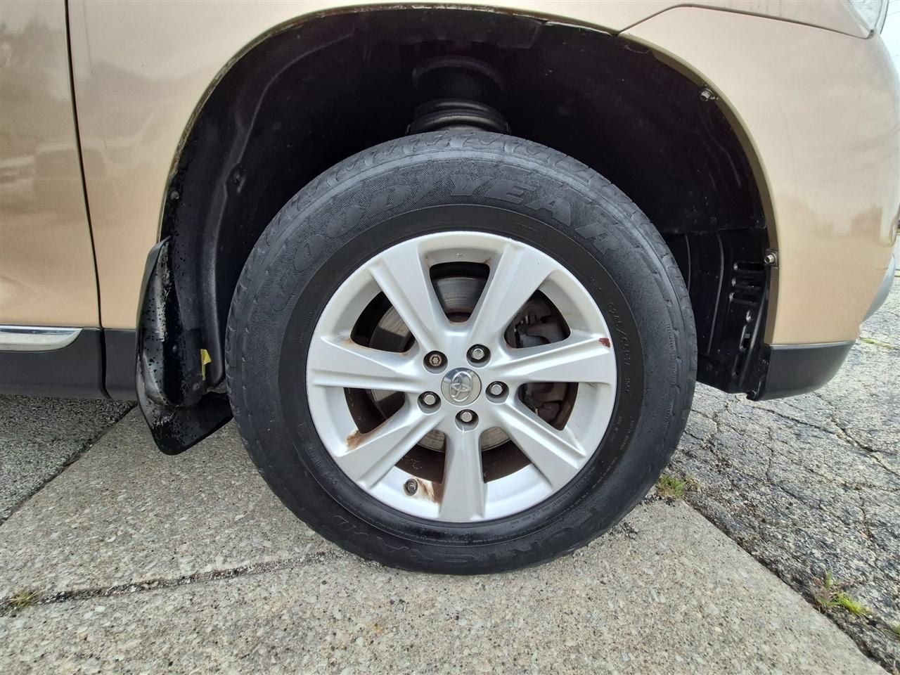 Toyota Highlander Limited AWD V6 2011