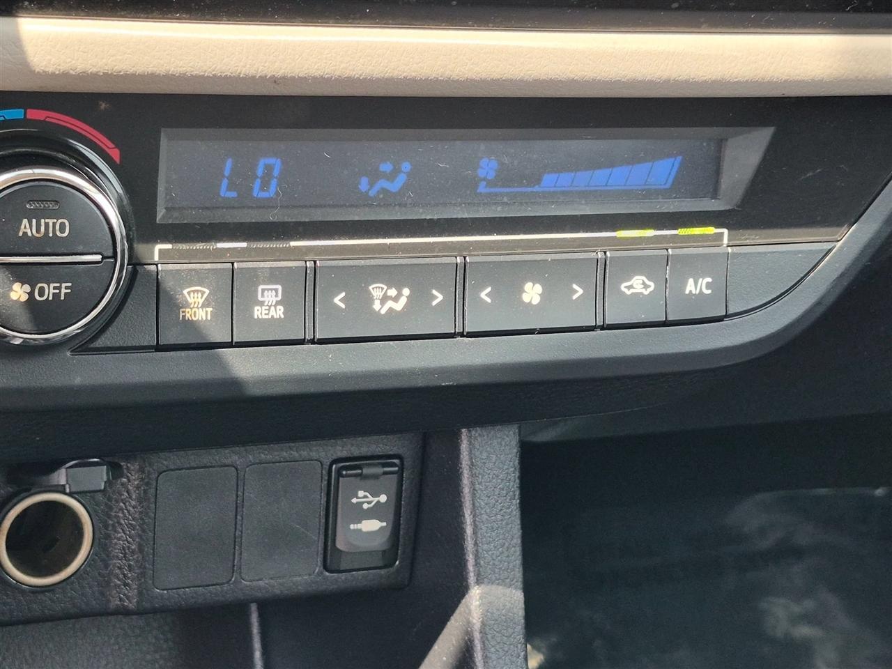 Toyota Corolla LE Eco CVT 2015