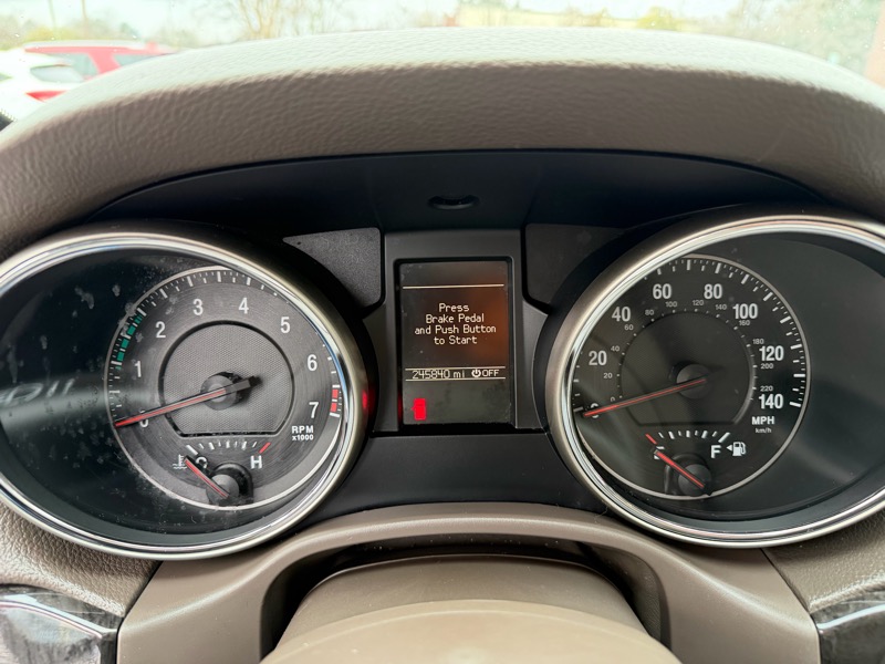 Jeep Grand Cherokee Laredo 4WD 2011