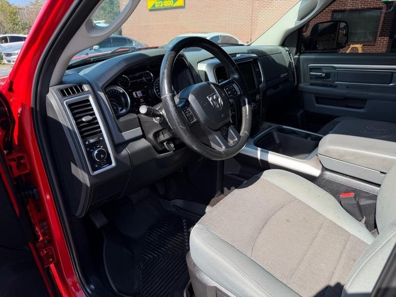 RAM 1500 Big Horn Crew Cab 4WD 2016