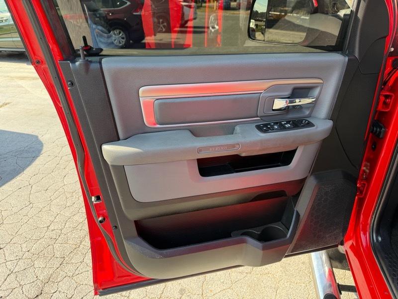 RAM 1500 Big Horn Crew Cab 4WD 2016