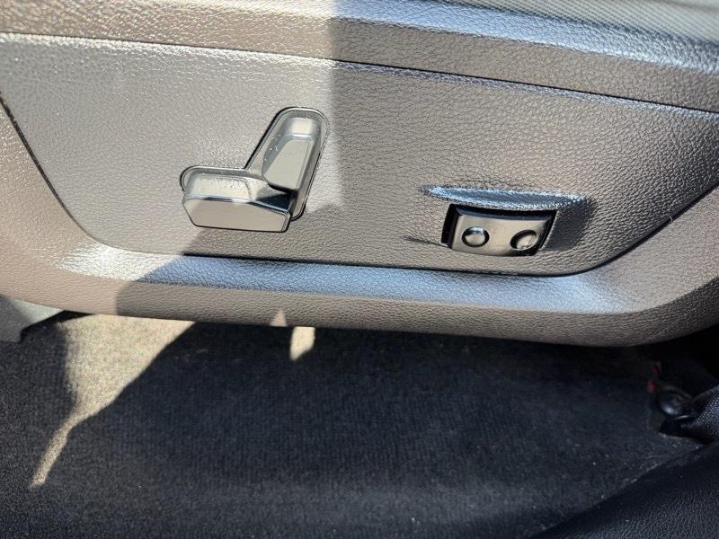 RAM 1500 Big Horn Crew Cab 4WD 2016