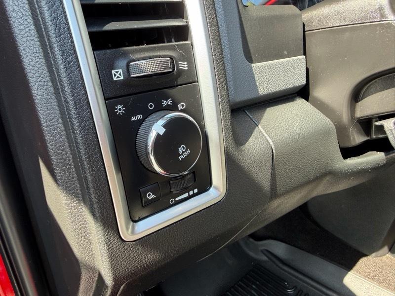 RAM 1500 Big Horn Crew Cab 4WD 2016