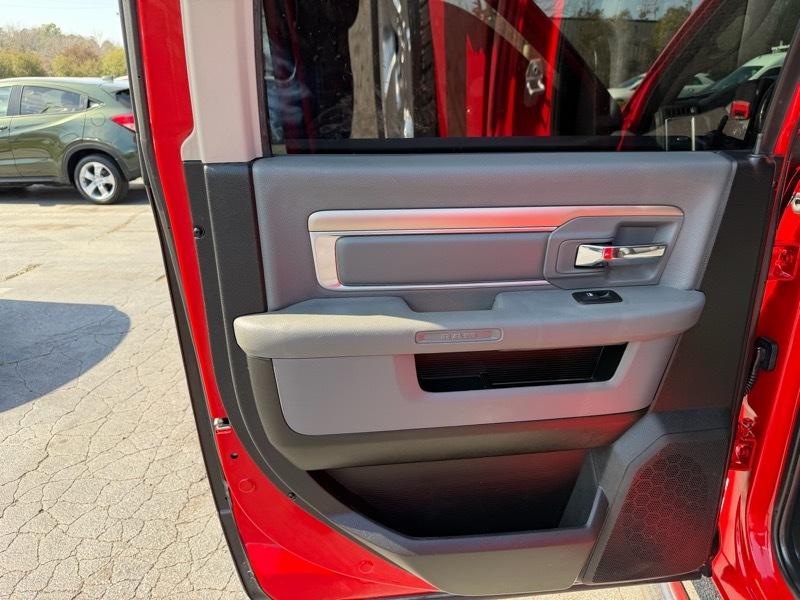 RAM 1500 Big Horn Crew Cab 4WD 2016