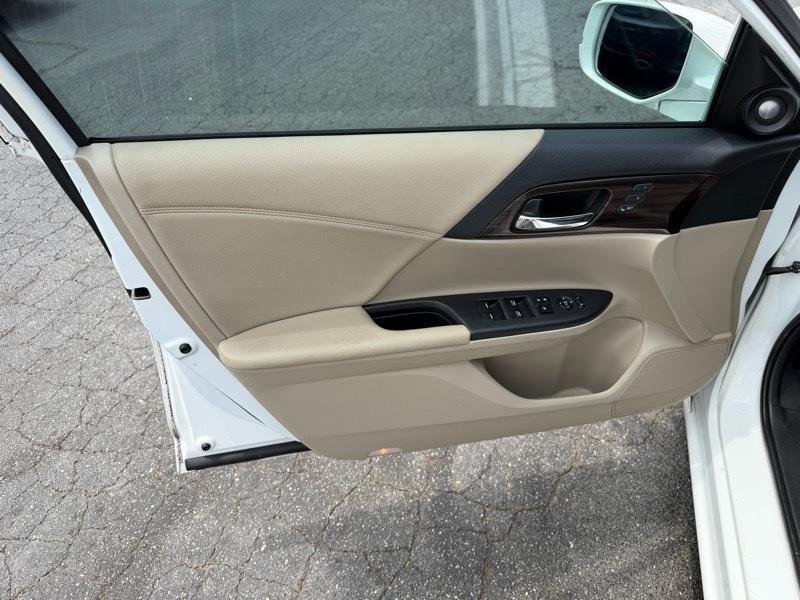 Honda Accord EX-L Sedan V6 CVT w/ Honda Sensing 6-Spd AT 2016