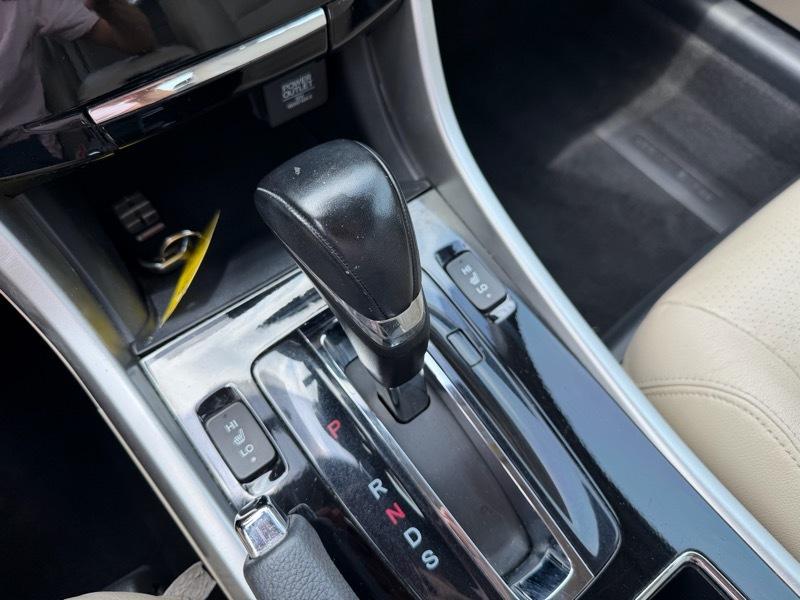 Honda Accord EX-L Sedan V6 CVT w/ Honda Sensing 6-Spd AT 2016