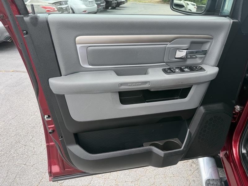 RAM 1500 Big Horn Crew Cab 4WD 2017