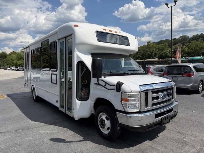 Ford E-Series Cutaway E-450 DRW 158" WB 2017