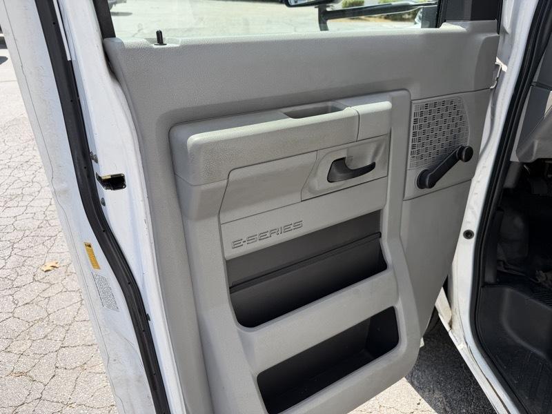 Ford E-Series Cutaway E-450 DRW 158" WB 2017