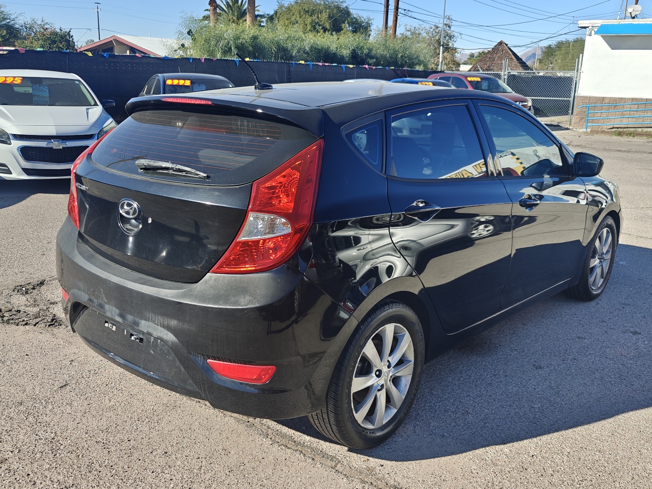 Hyundai Accent  2012