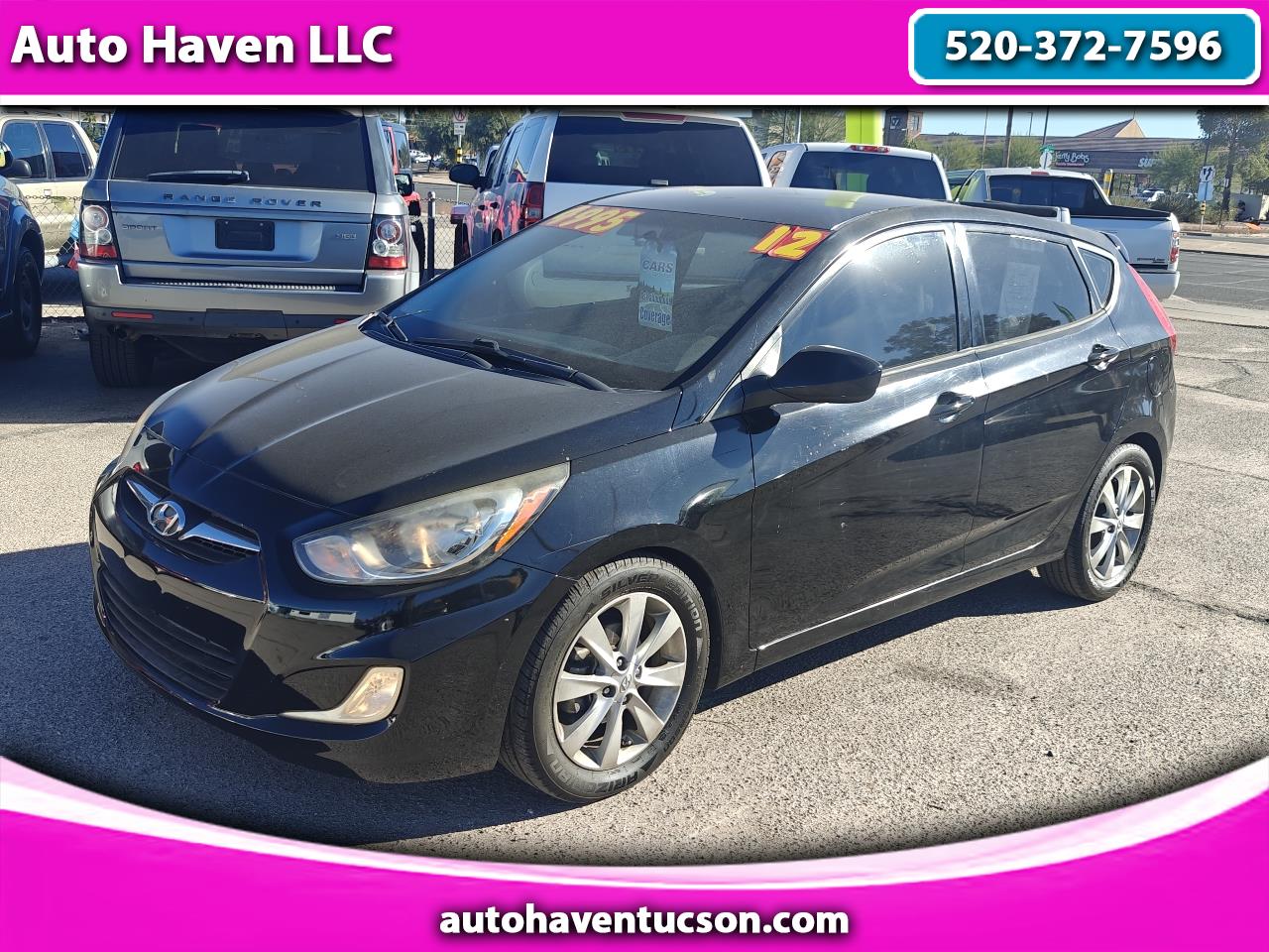 2012 Hyundai Accent SE 4-Door Hatchback FWD