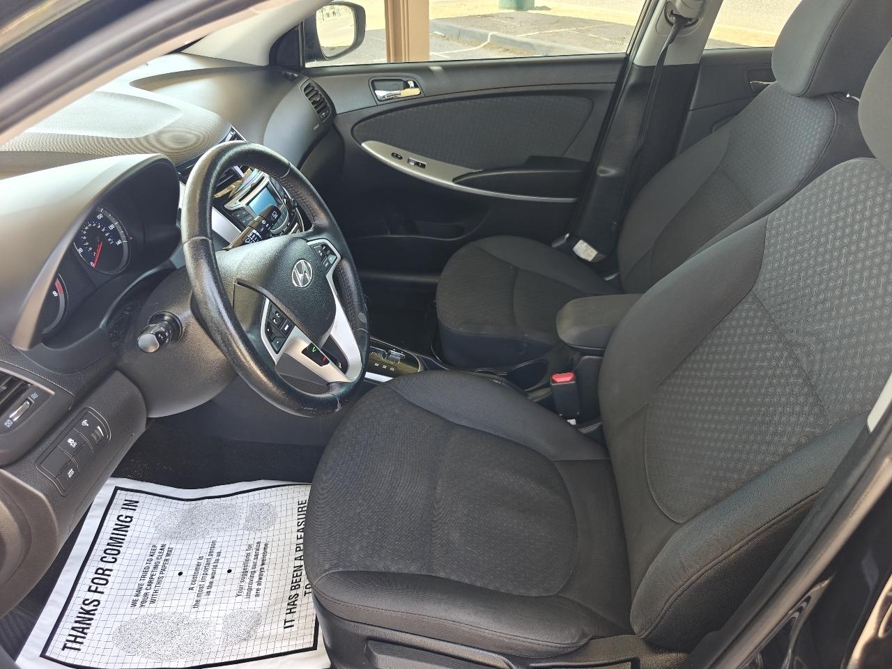 Hyundai Accent  2012