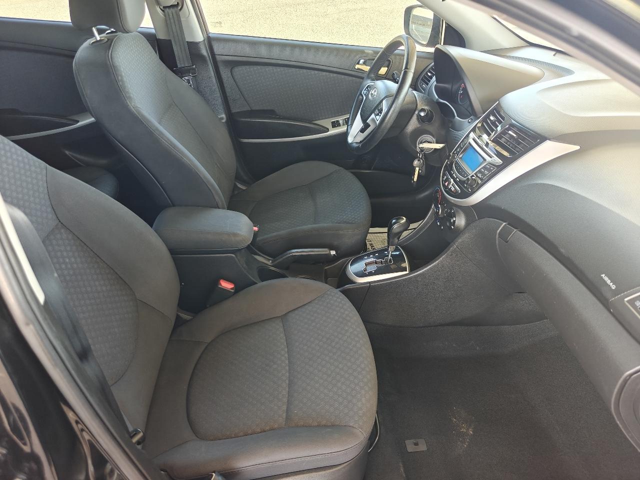 Hyundai Accent  2012