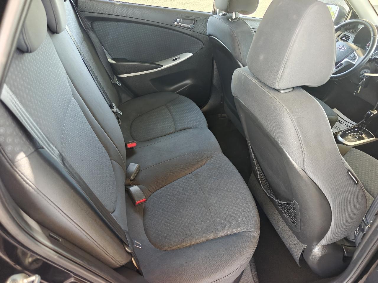 Hyundai Accent  2012