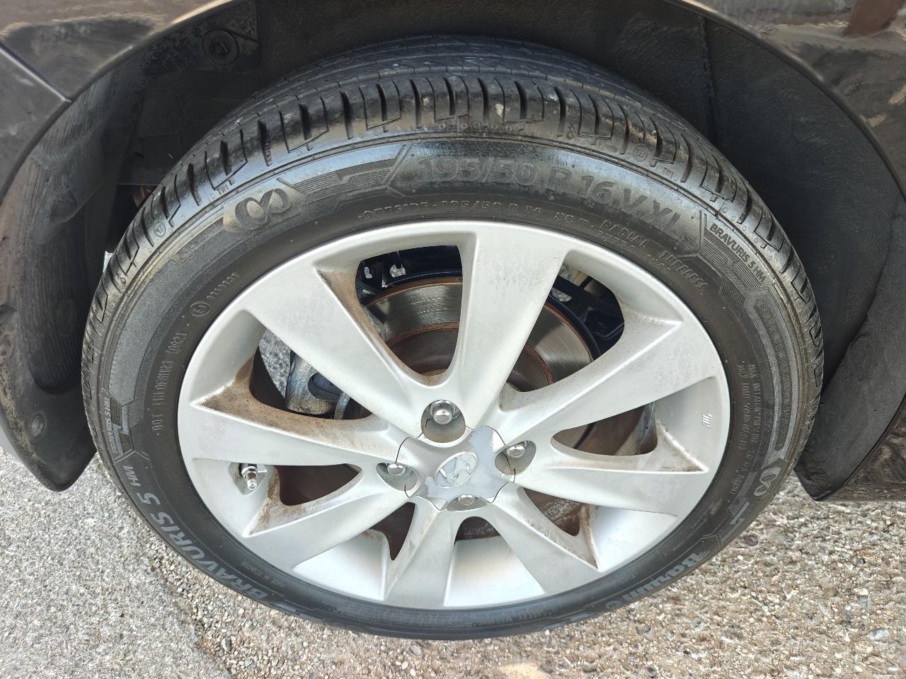 Hyundai Accent  2012