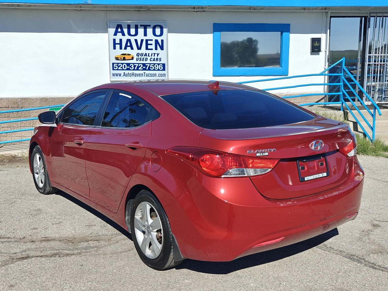 Hyundai Elantra  2012