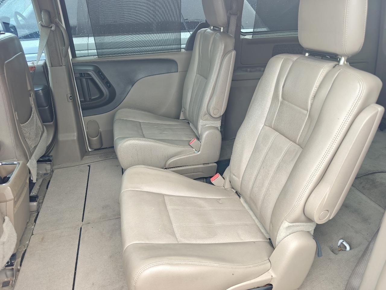 Chrysler Town & Country Touring-L 2012