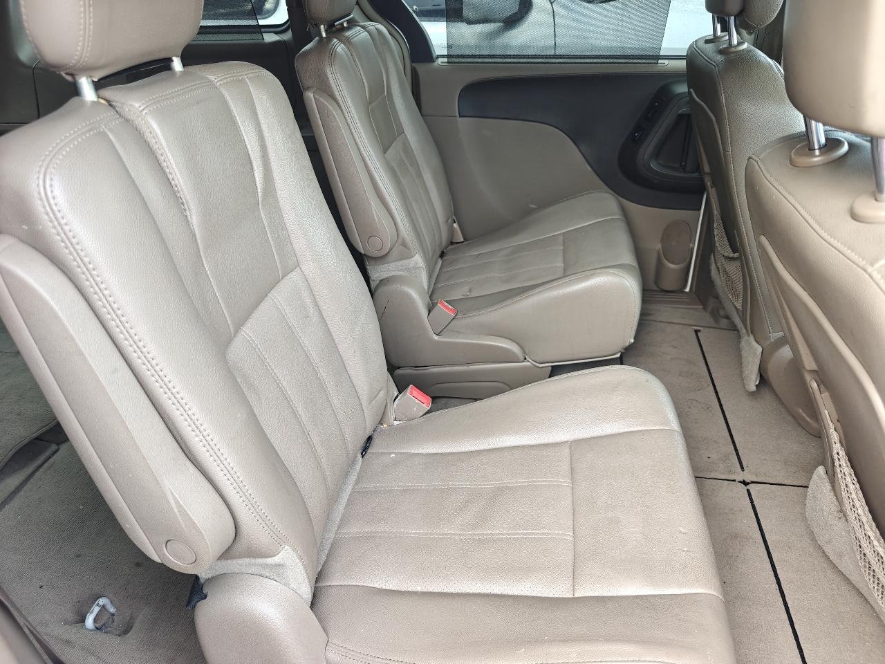 Chrysler Town & Country Touring-L 2012