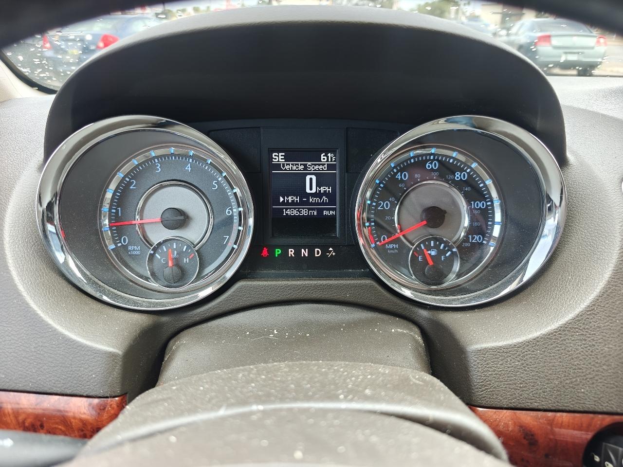 Chrysler Town & Country Touring-L 2012