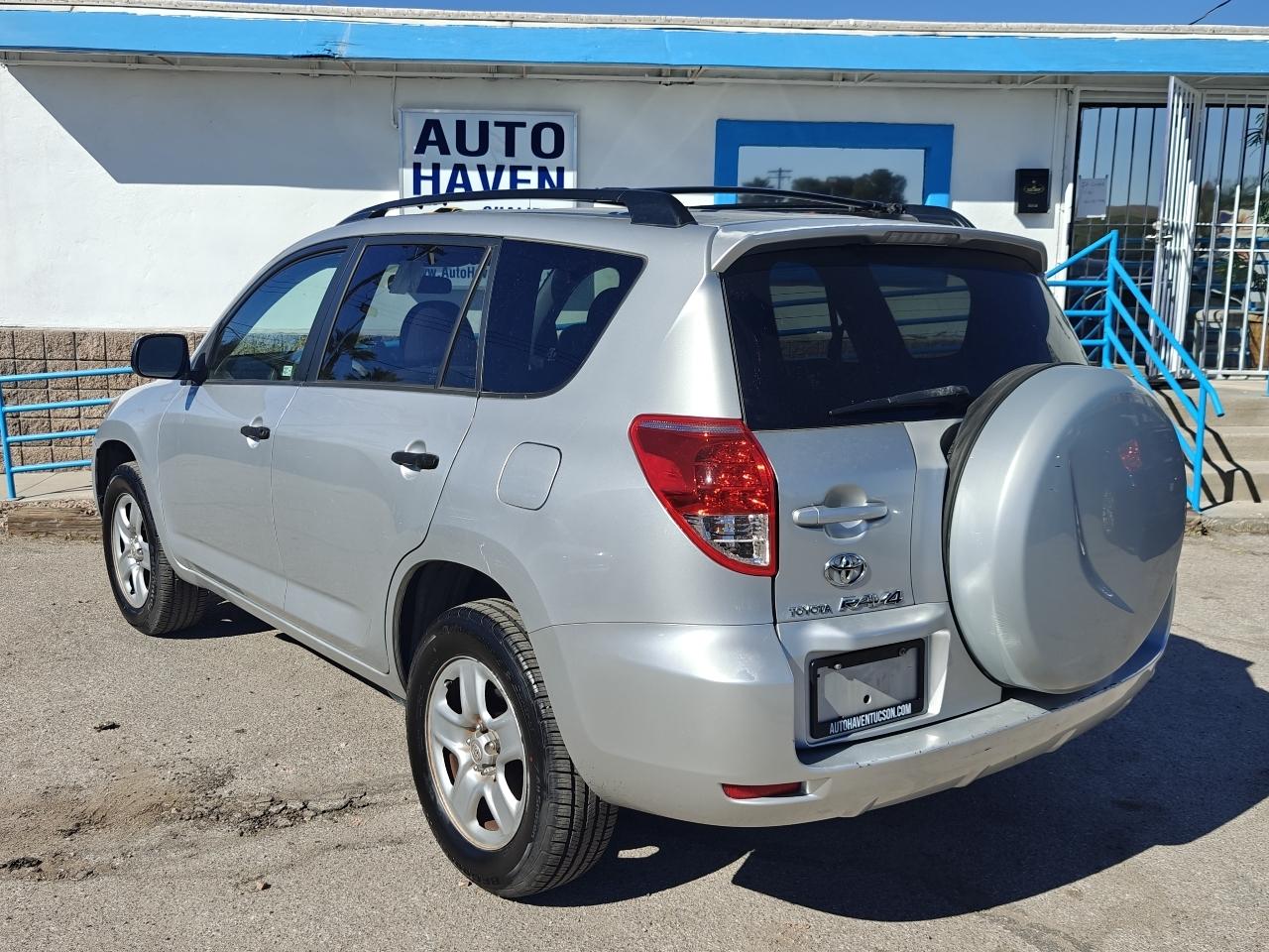 Toyota RAV4 Base I4 2WD 2006