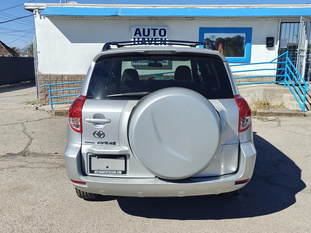 Toyota RAV4 Base I4 2WD 2006