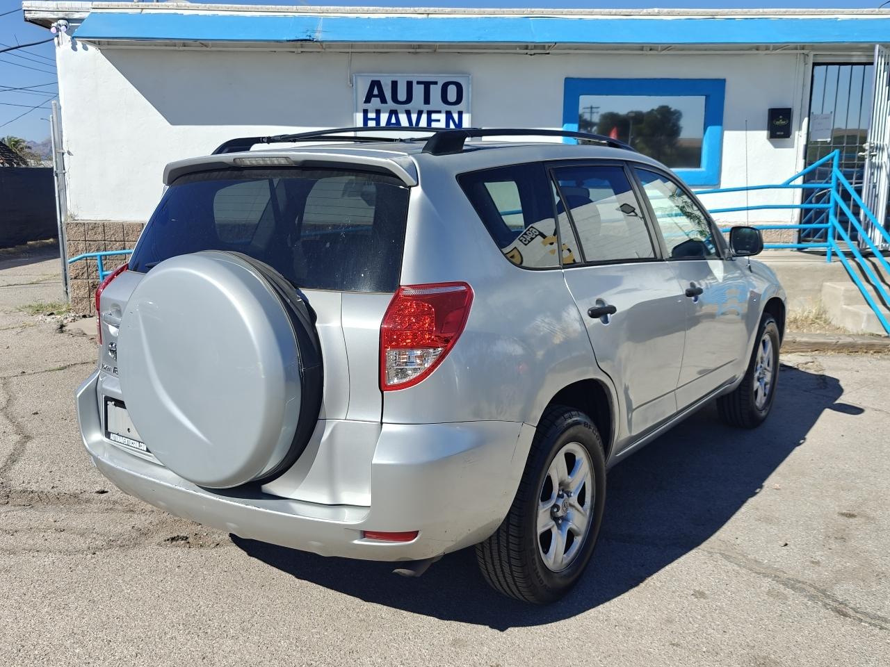 Toyota RAV4 Base I4 2WD 2006