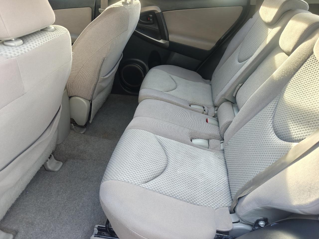 Toyota RAV4 Base I4 2WD 2006