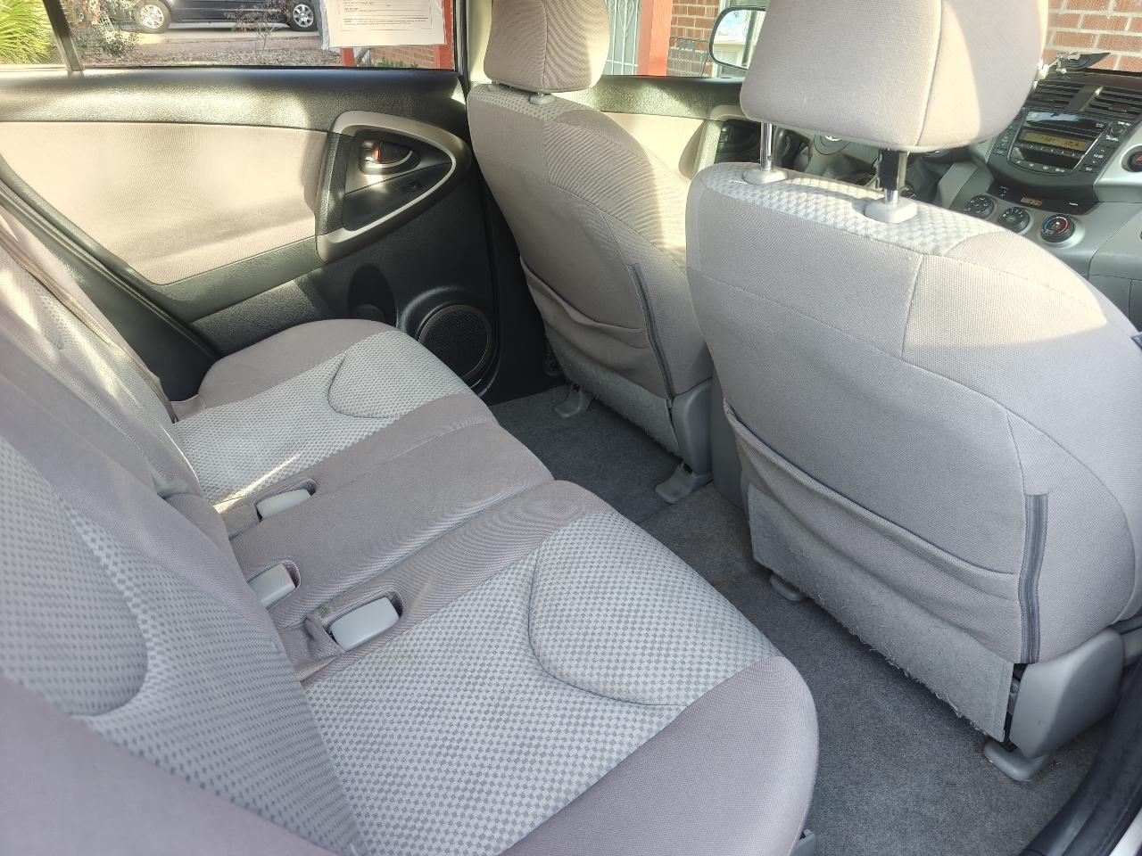 Toyota RAV4 Base I4 2WD 2006