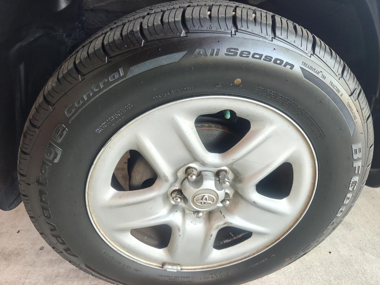 Toyota RAV4 Base I4 2WD 2006