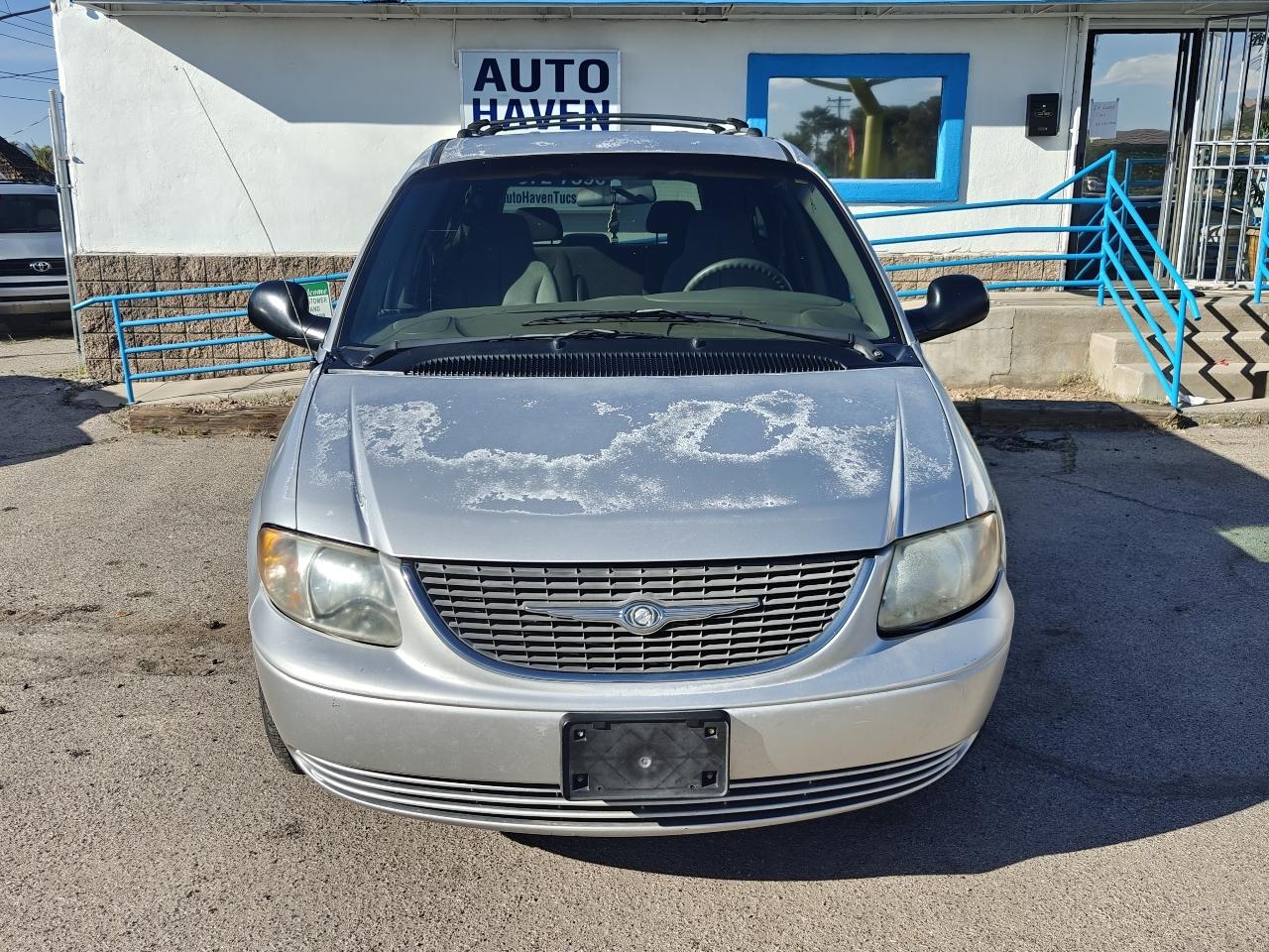 Chrysler Town & Country LX FWD 2003