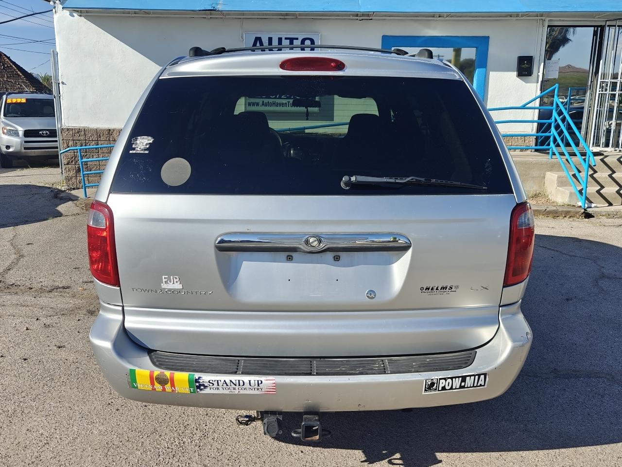 Chrysler Town & Country LX FWD 2003