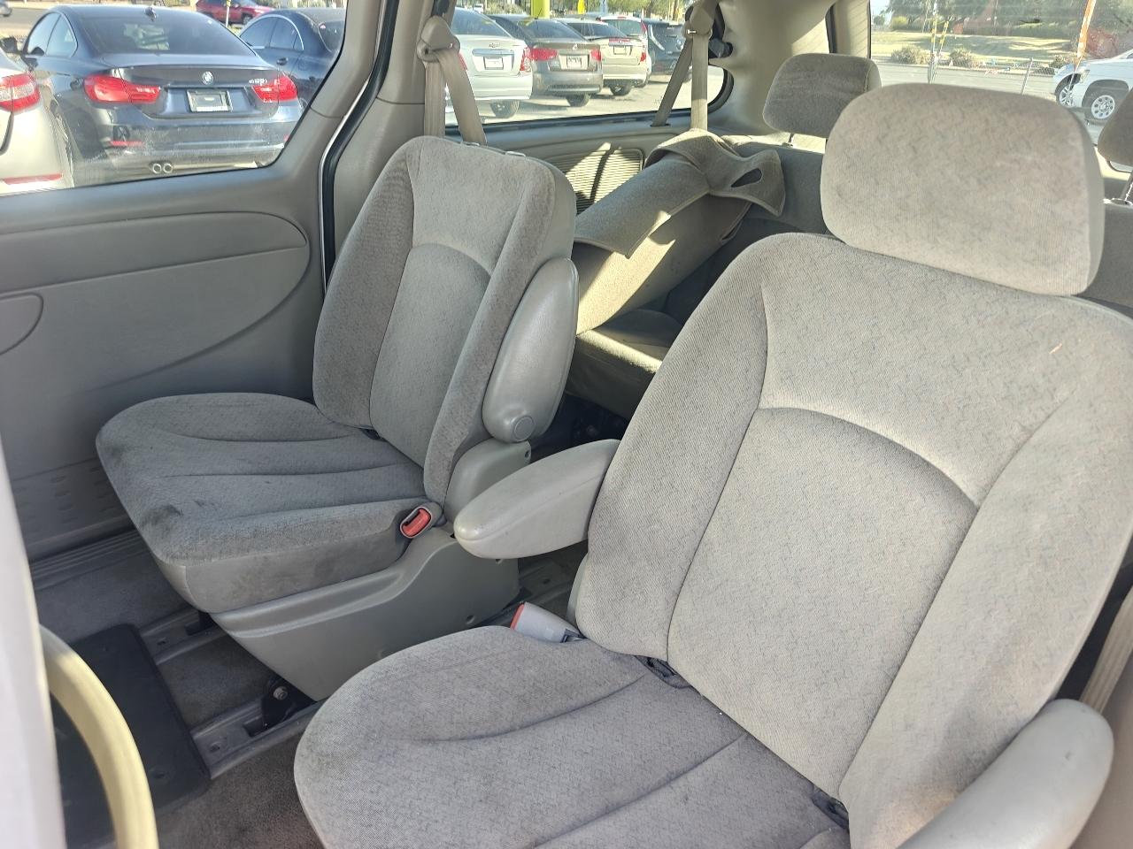 Chrysler Town & Country LX FWD 2003