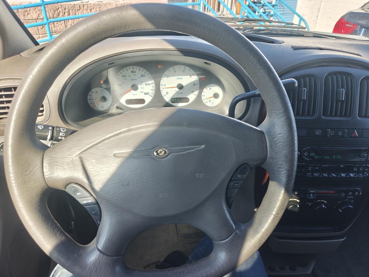 Chrysler Town & Country LX FWD 2003