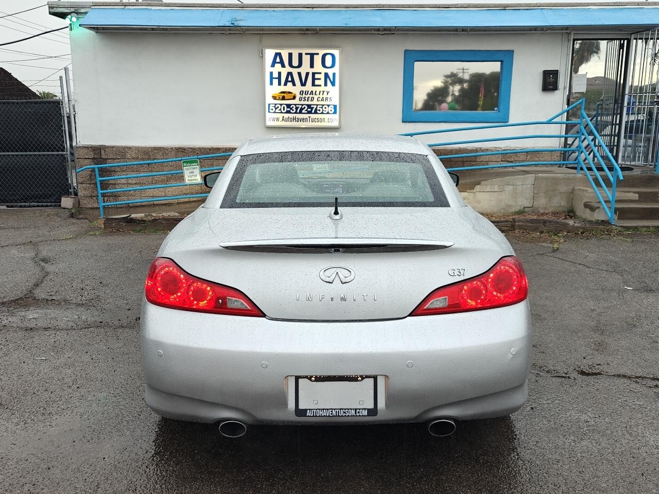 Infiniti G37  2012