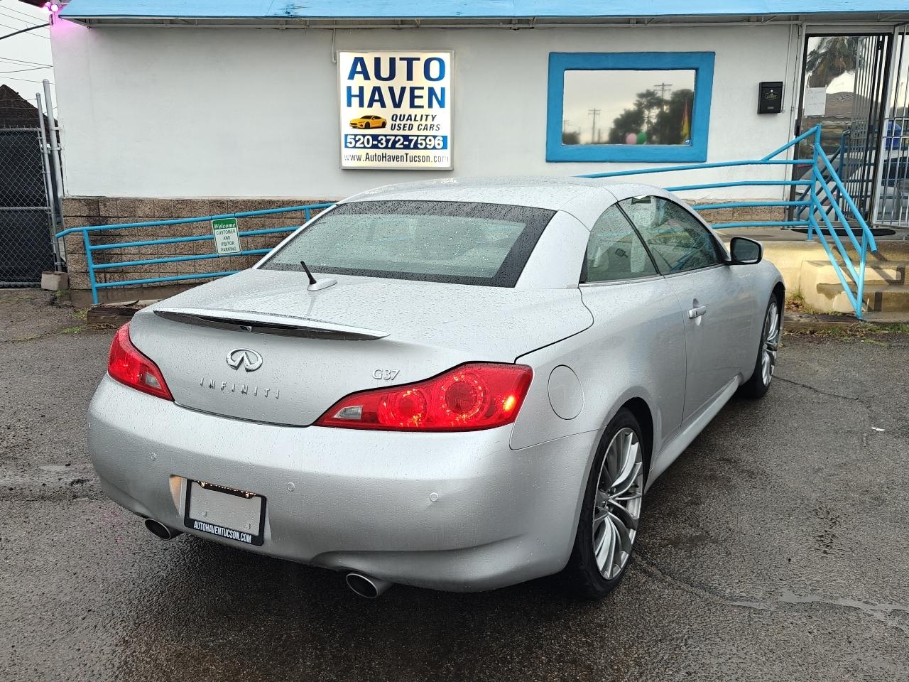 Infiniti G37  2012