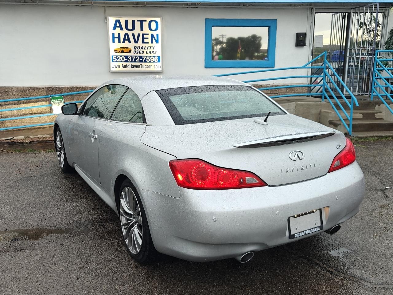 Infiniti G37  2012